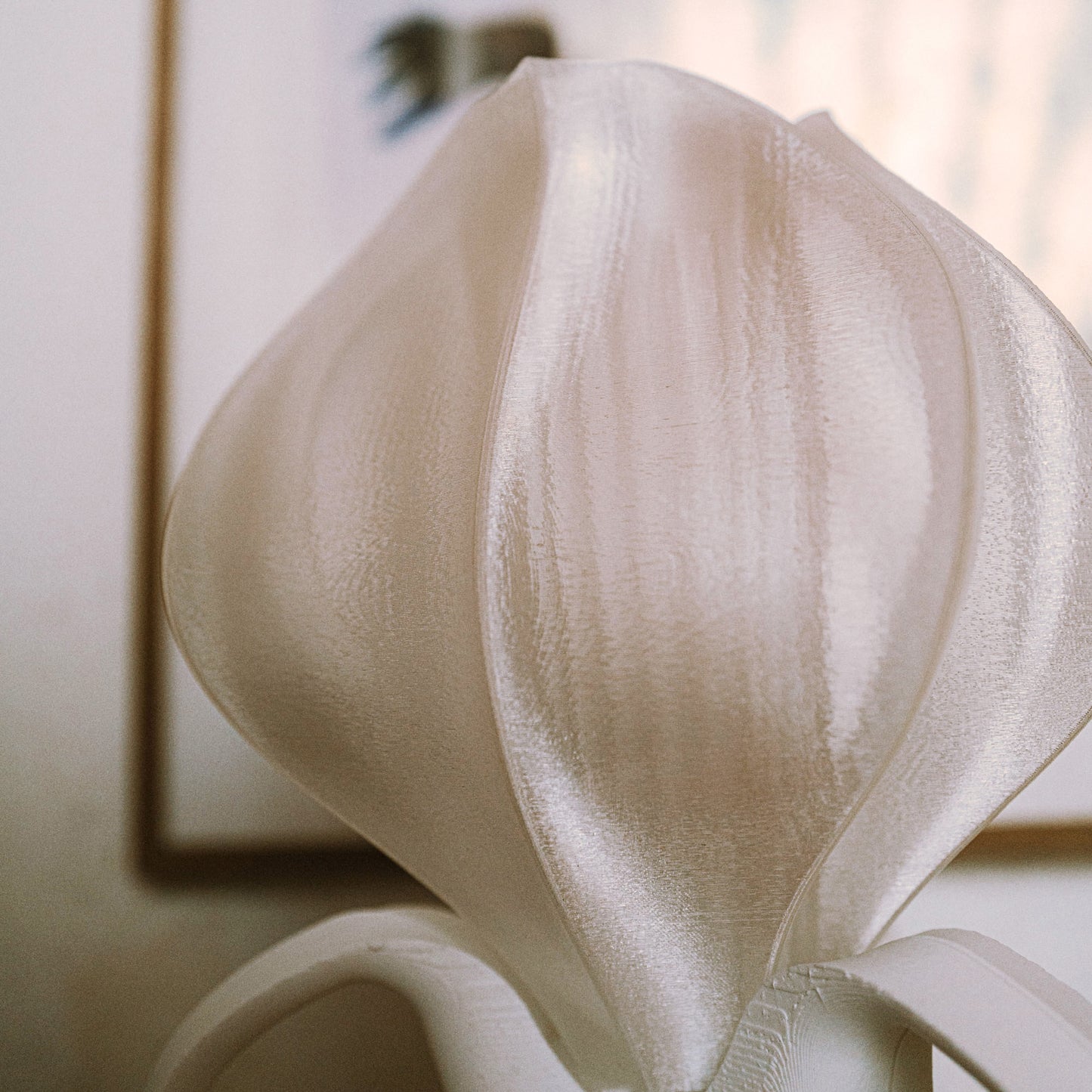 IRIS LAMINA - lampe à poser - blanche