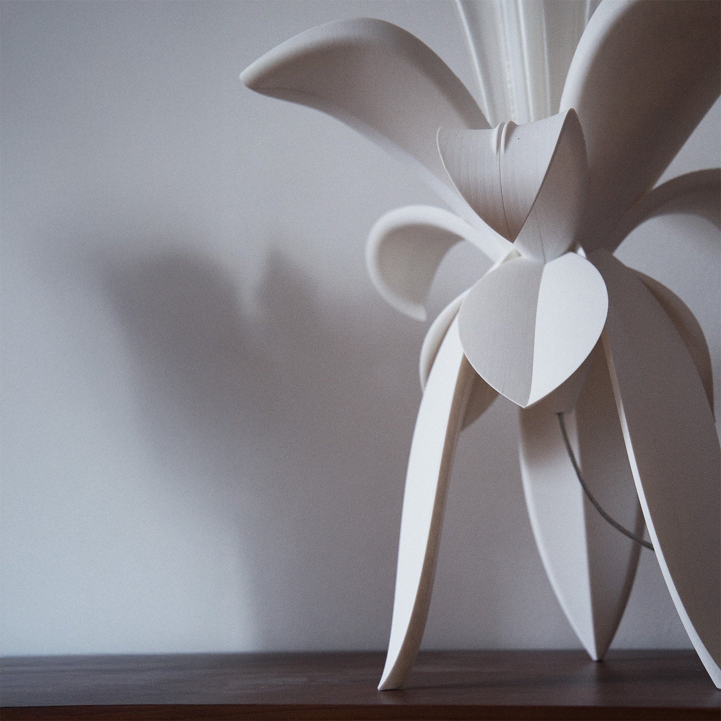 LYS LAMINA white table lamp