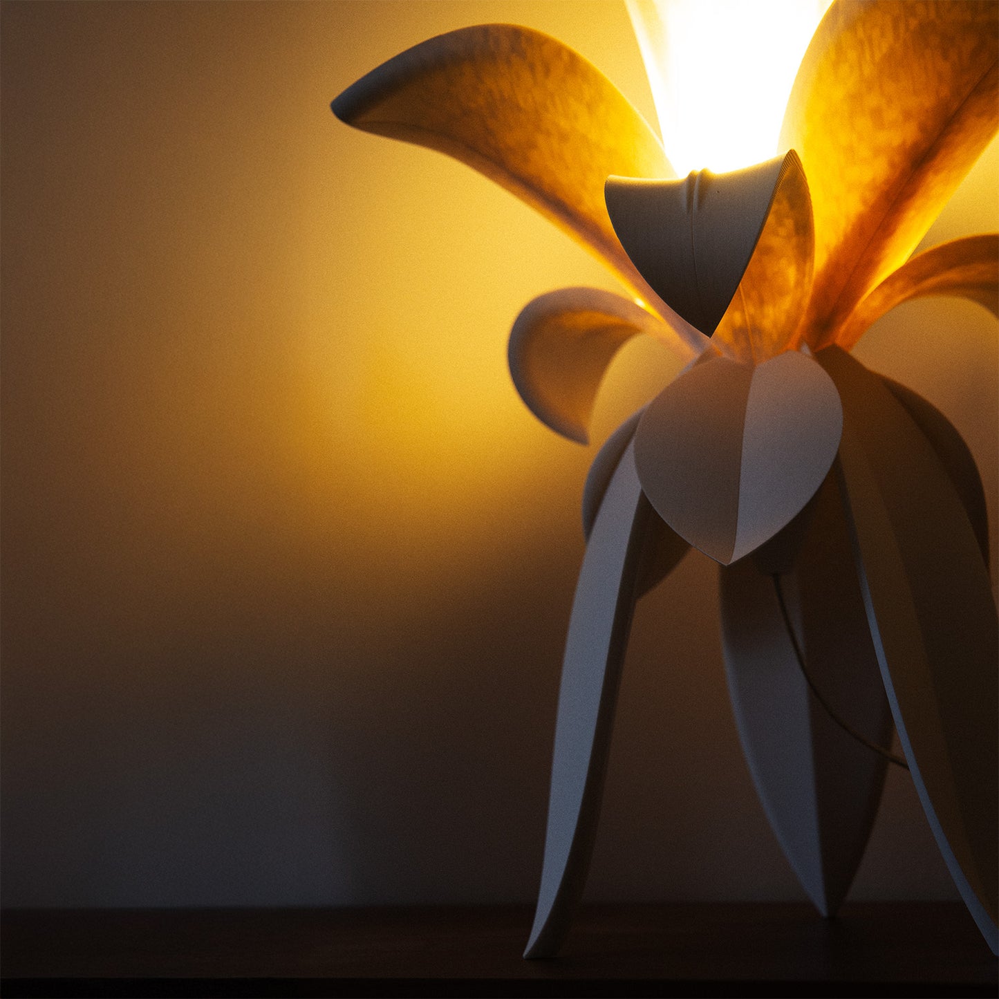 LYS LAMINA white table lamp