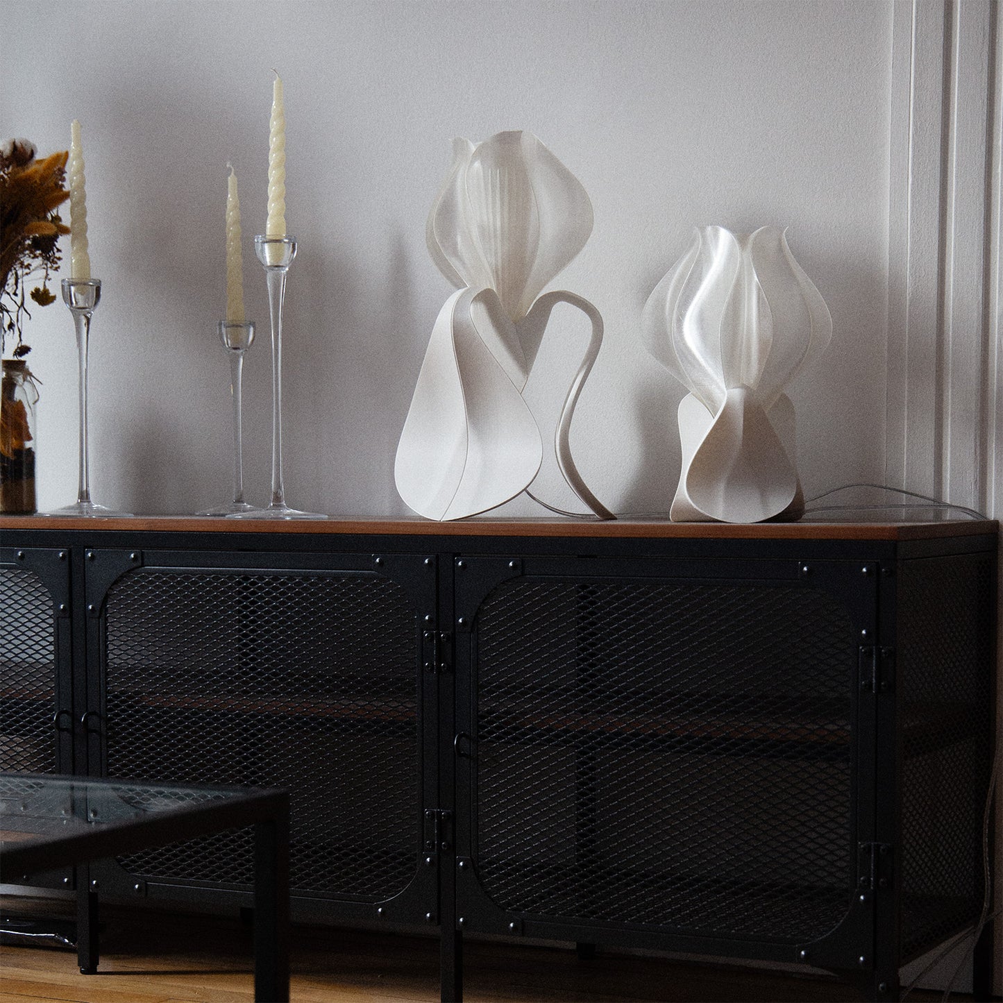 IRIS LAMINA white table lamp
