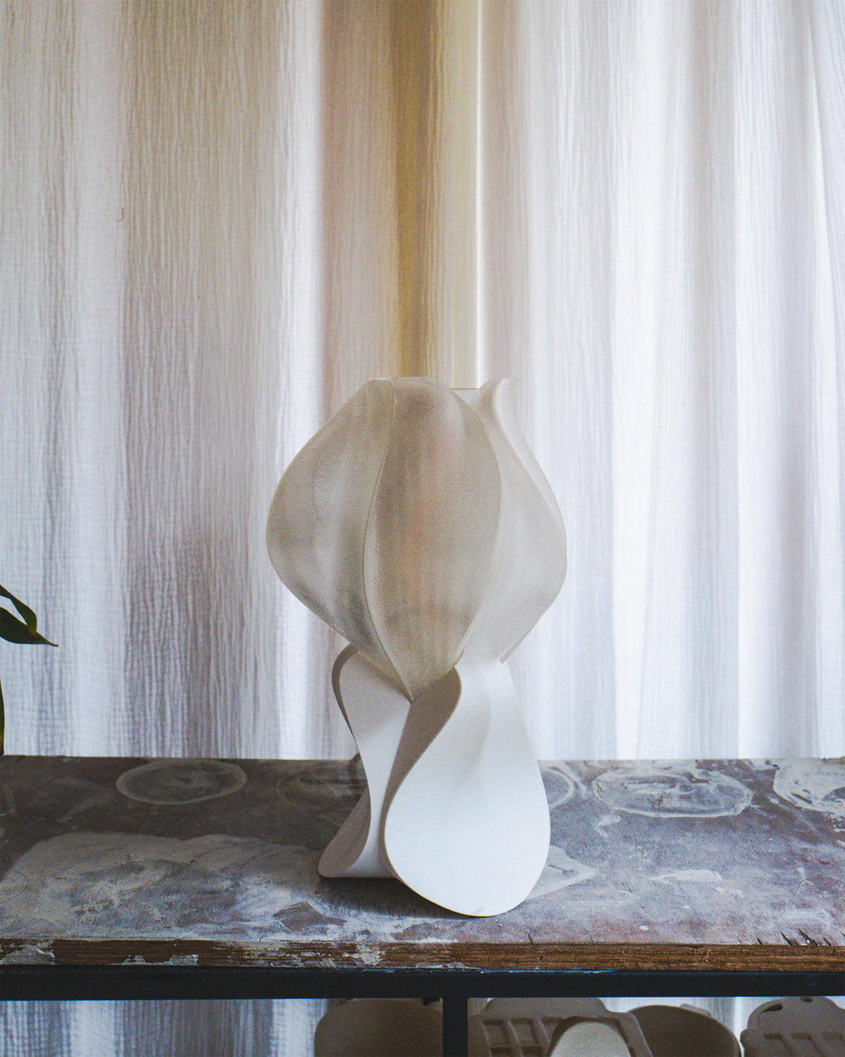IRIS GEMMA Table Lamp