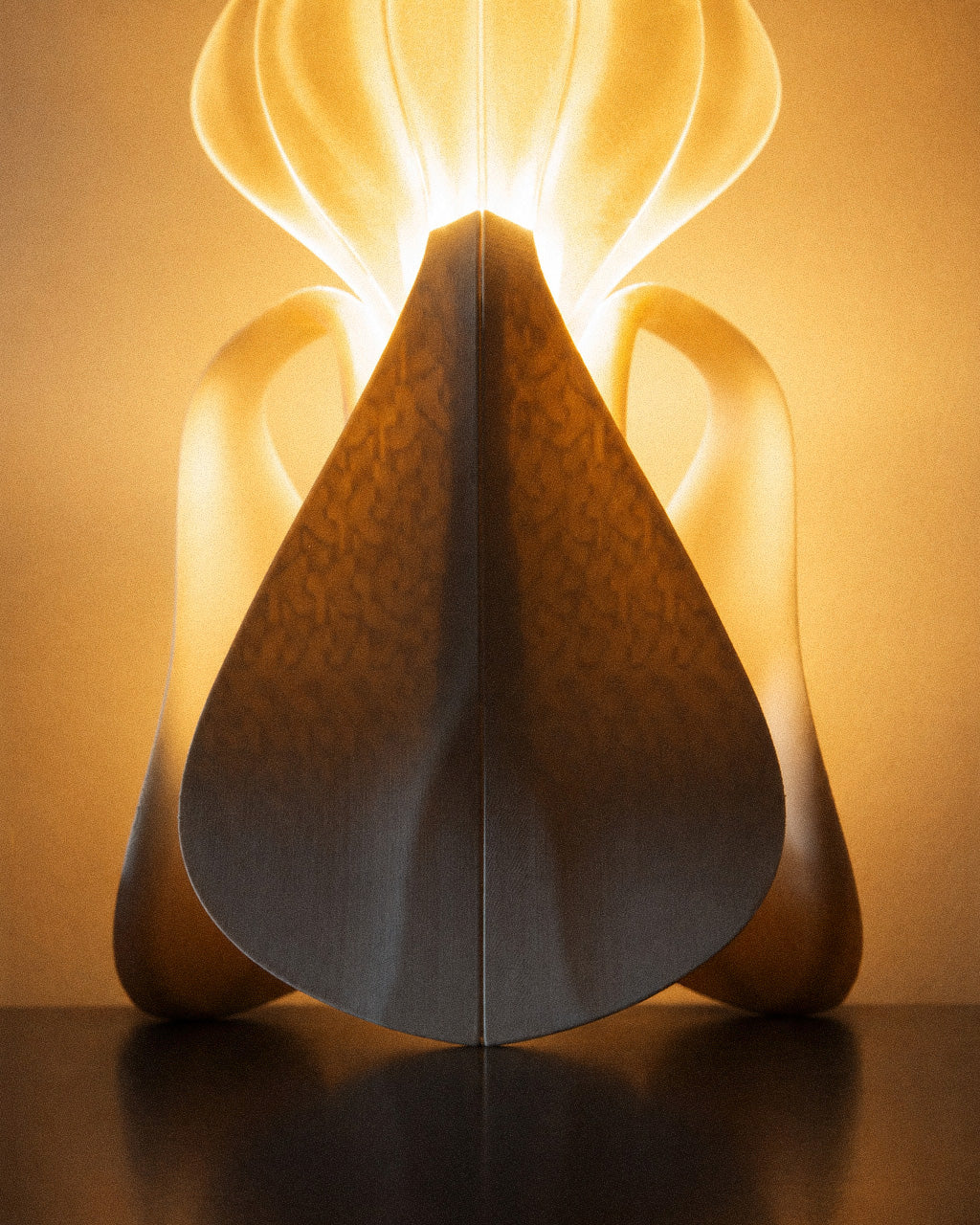IRIS LAMINA Table lamp
