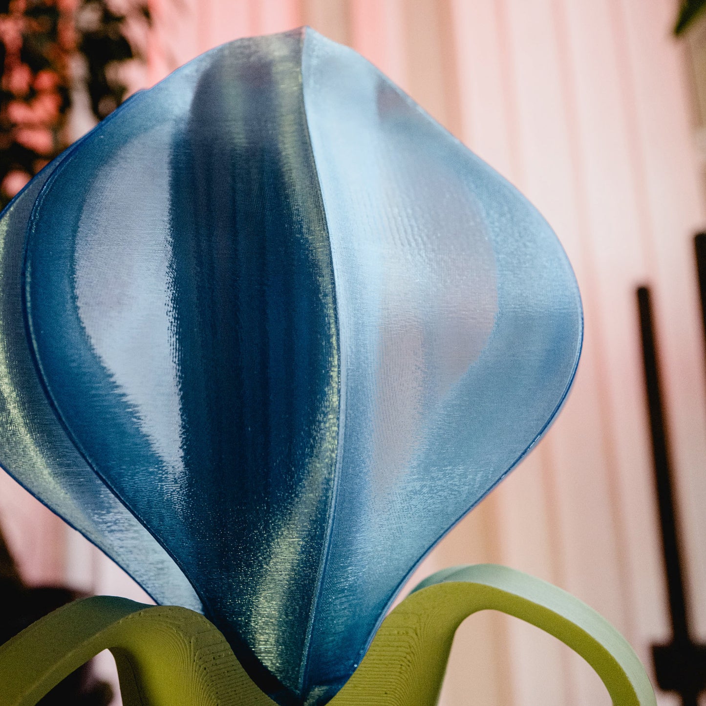 IRIS LAMINA green table lamp