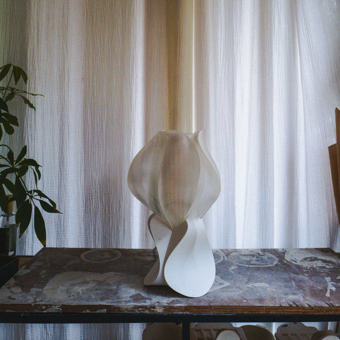 IRIS LAMINA mini white table lamp