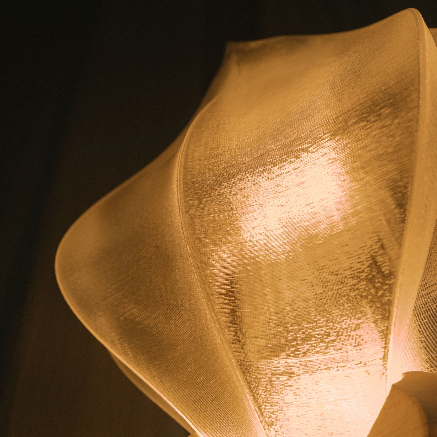 IRIS LAMINA mini white table lamp