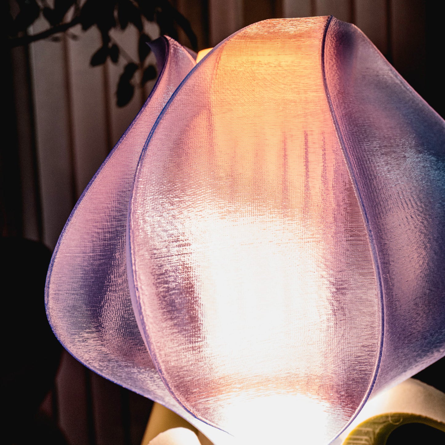 IRIS LAMINA green table lamp